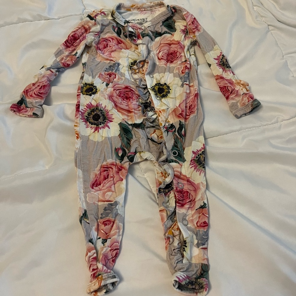 Posh Peanut Grey Floral Pajamas 0-3 months